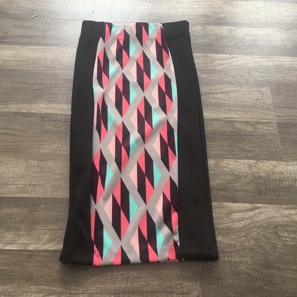 Fitted BodyCon printed Skirt XS 💜💕